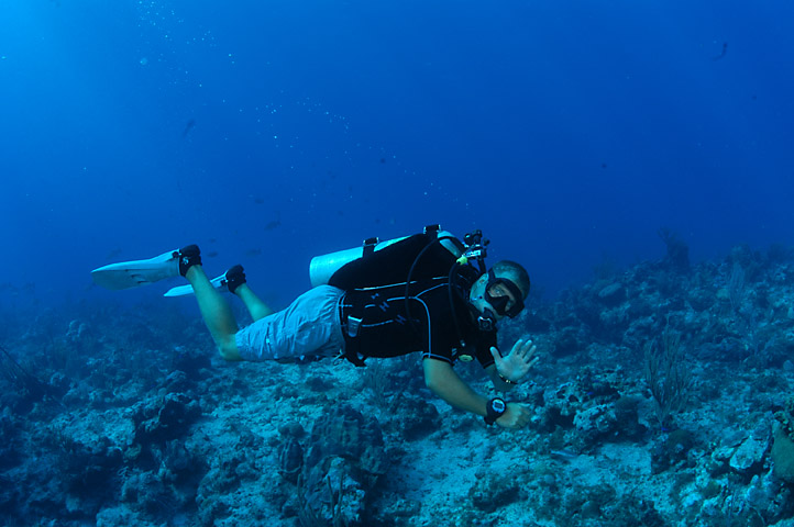 gue-caymanquest06_06