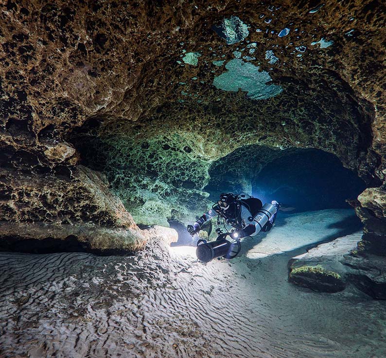 CAVE DPV